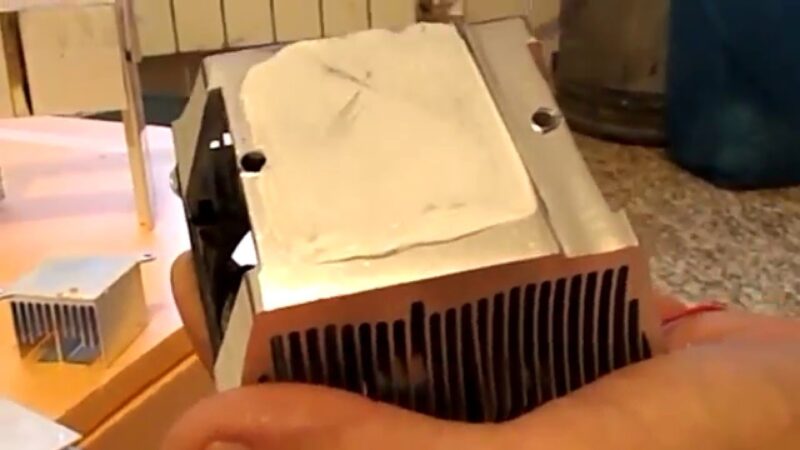 HOW TO MAKE A DEHUMIDIFIER AT HOME .